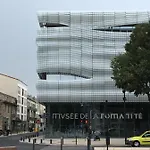 Bed & Breakfast La Chambre Haute, Spa Et Jardin Exterieur A Nimes