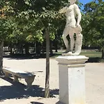 La Chambre Haute, Spa Et Jardin Exterieur A Nimes 4* Nîmes