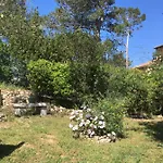 Bed & Breakfast La Chambre Haute, Spa Et Jardin Exterieur A Nimes