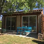 La Chambre Haute, sa kitchenette, son spa et son jardin à Nîmes Alojamento de Acomodação e Pequeno-almoço Nîmes