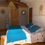 La Chambre Haute, Spa Et Jardin Exterieur A Nimes Bed & Breakfast