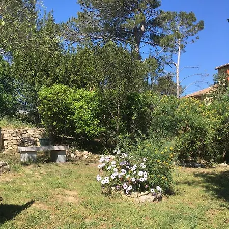 Panzió La Haute Et Son Jardin Dans Les Hauteurs De