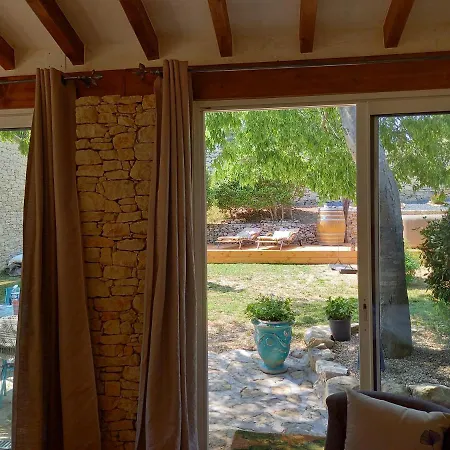 La Haute Et Son Jardin Dans Les Hauteurs De Panzió Nîmes