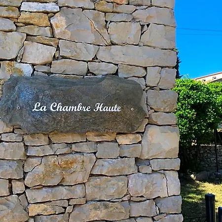 La Haute, Et Jardin Exterieur A