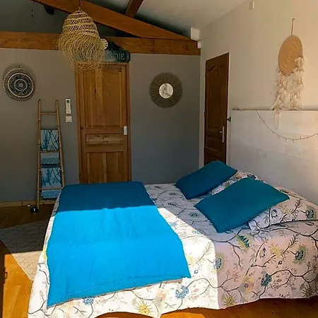 La Haute, Et Jardin Exterieur A Oda ve Kahvaltı 4*