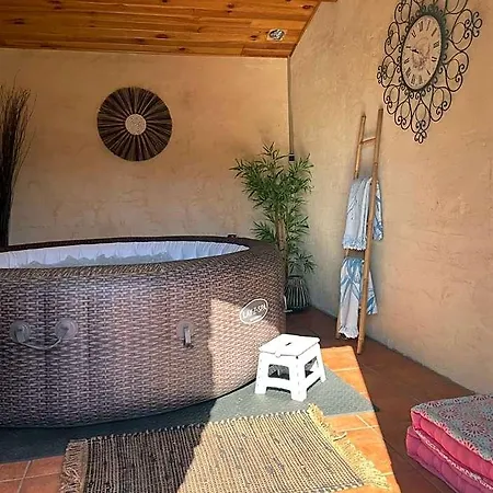 Bed & Breakfast La Haute, Sa Kitchenette, Son Et Son Jardin à 4*