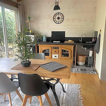 La Haute, Et Jardin Exterieur A Oda ve Kahvaltı 4*