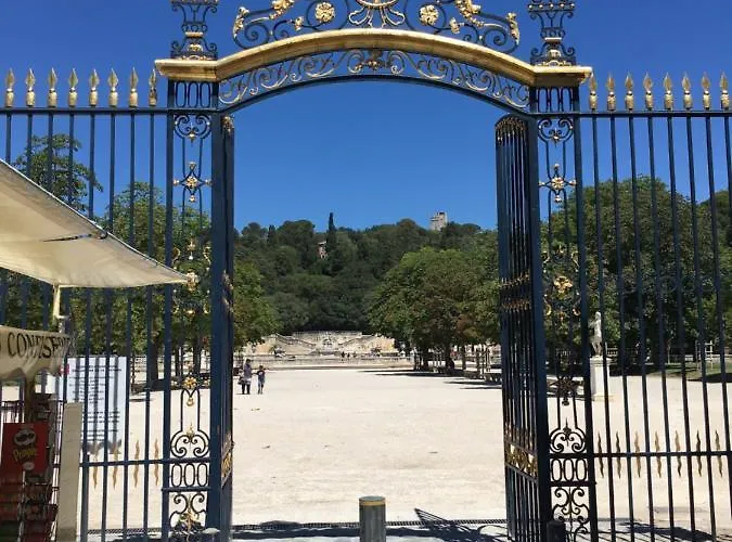 La Haute, Son Et Son Jardin A Bed & Breakfast