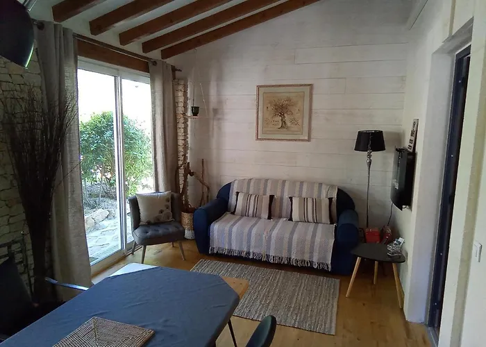 La Haute, Son Et Son Jardin A Nîmes