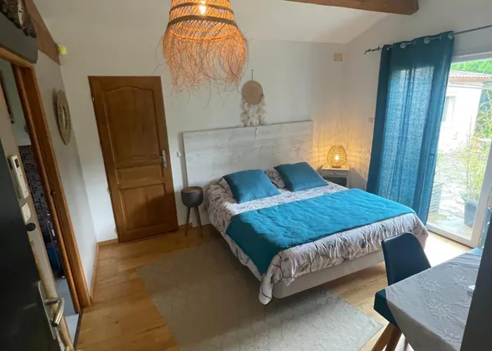 Bed & Breakfast La Haute, Son Et Son Jardin A 4*